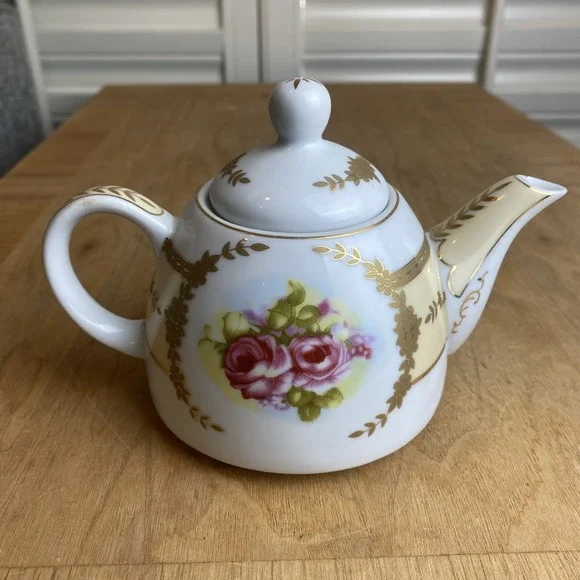 VTG Royal Scotland 4" Tea Pot Floral Rose with Lid  White Gold Trim Porcelain - Picture 3 of 5